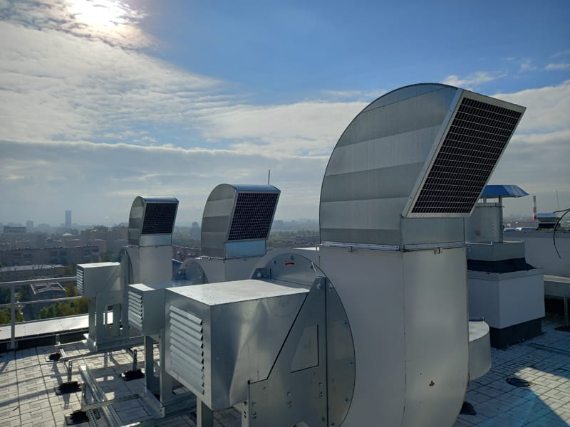 Ventilācijas tīrīšana privātmājām Latvijā Siltumsūkņu uzstādīšana Rīgā. Siltumsūkņi Latvijā.