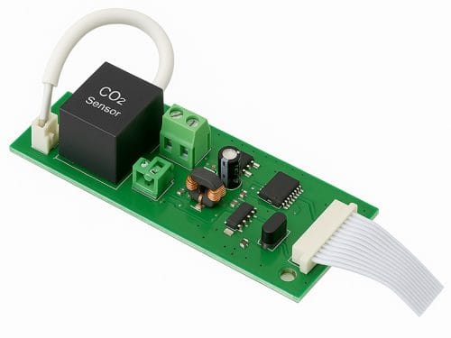 Iemontējama elektroniskā plate ar CO₂ sensoru un kabeli - Brink Air 70 Siltumsūkņu uzstādīšana Rīgā. Siltumsūkņi Latvijā.